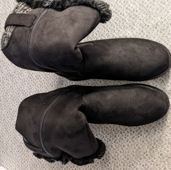 Women's Winter Fur Lined Mid Calf Snow Boots -- Size 6 - Picture 2 of 5